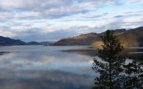 Pineacre On The Lake Hotel Peachland Canada